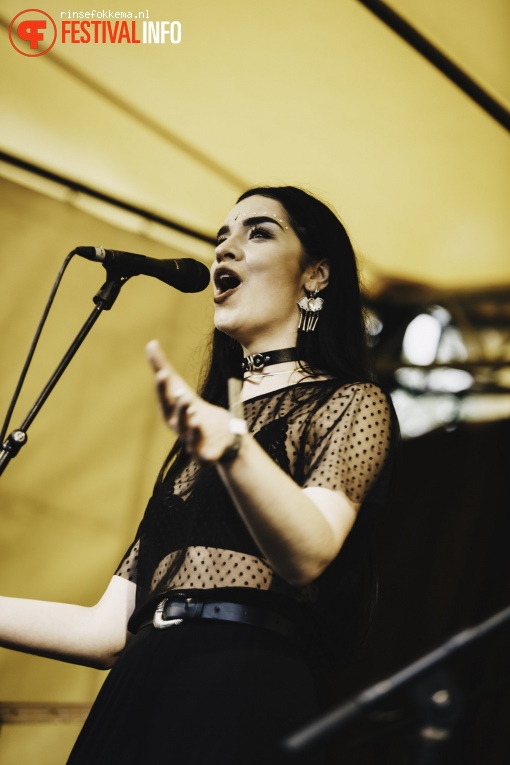 Chayah op Bevrijdingsfestival Overijssel foto