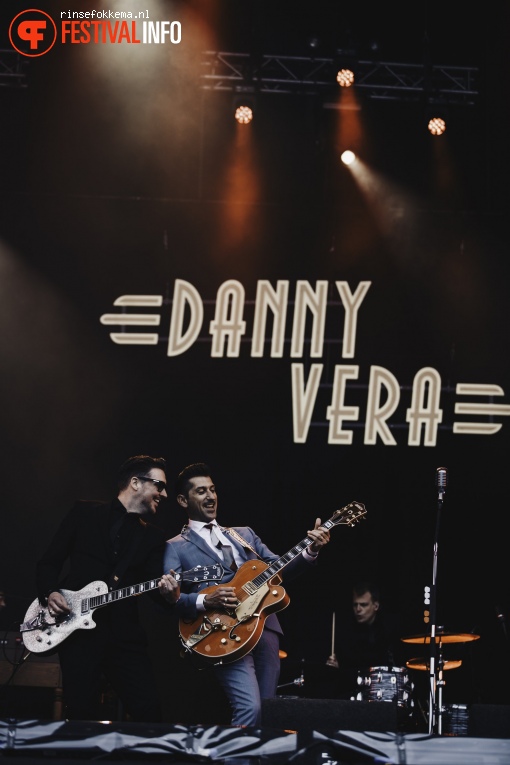 Danny Vera op Bevrijdingsfestival Overijssel foto