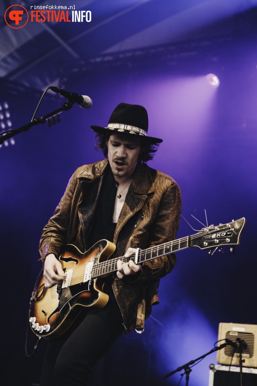 Son Mieux op Bevrijdingsfestival Overijssel foto