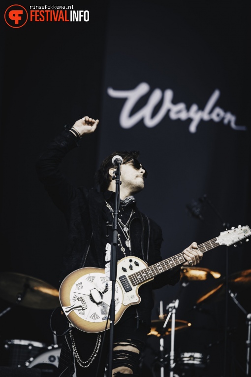 Waylon op Bevrijdingsfestival Overijssel foto