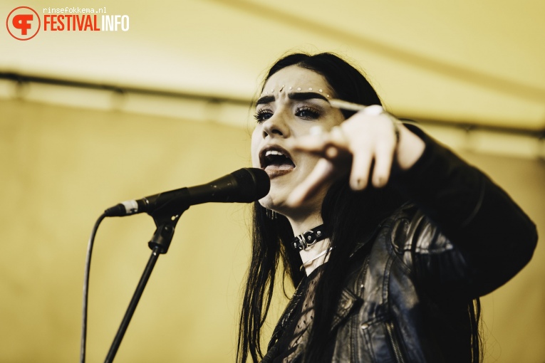 Chayah op Bevrijdingsfestival Overijssel foto