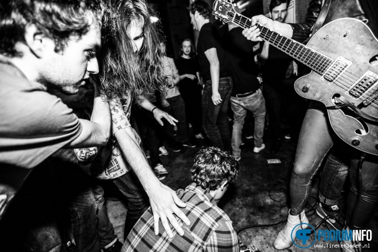 JC Thomaz op Thee Oh Sees - 07/05 - Maassilo Rotterdam foto