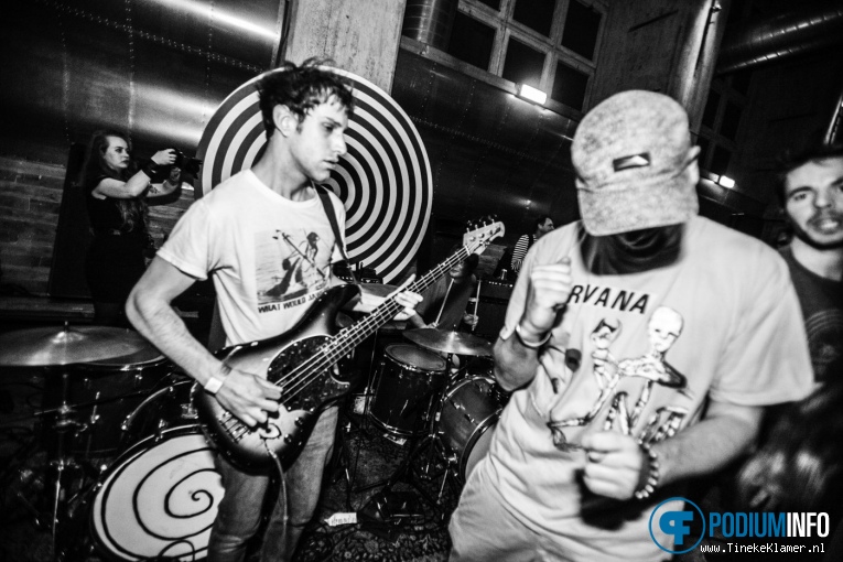 JC Thomaz op Thee Oh Sees - 07/05 - Maassilo Rotterdam foto
