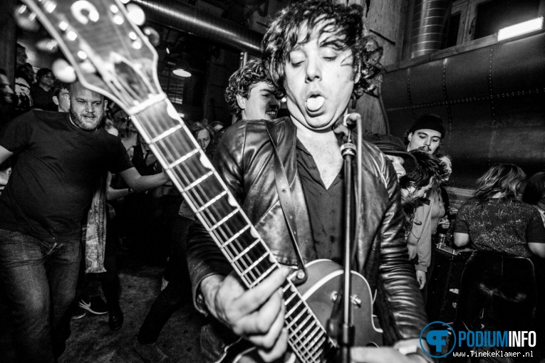JC Thomaz op Thee Oh Sees - 07/05 - Maassilo Rotterdam foto
