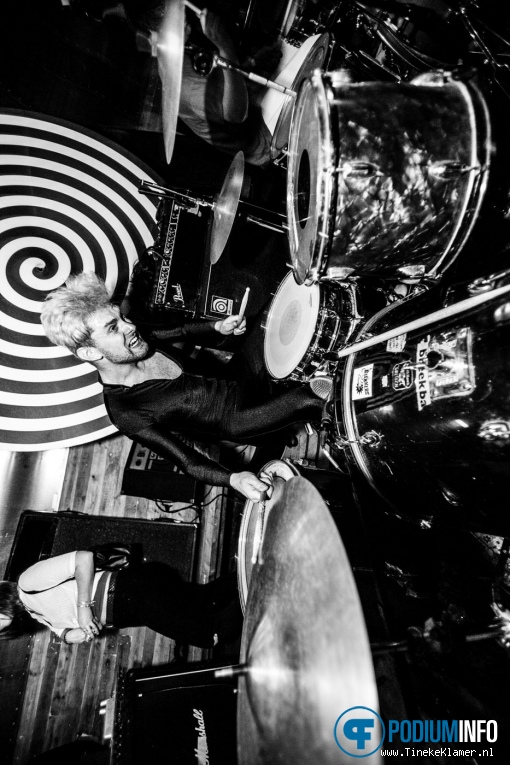 Foto JC Thomaz op Thee Oh Sees - 07/05 - Maassilo Rotterdam