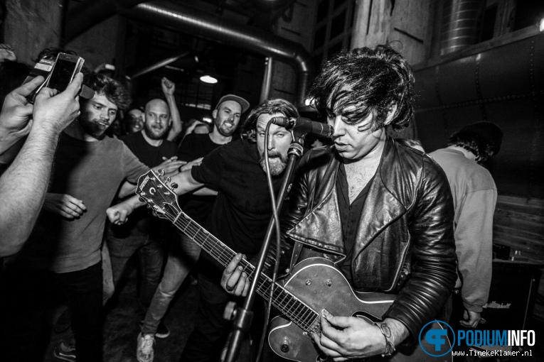 JC Thomaz op Thee Oh Sees - 07/05 - Maassilo Rotterdam foto