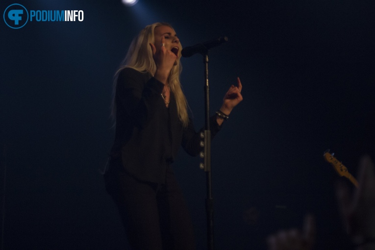 PVRIS op PVRIS - 10/05 - Melkweg foto