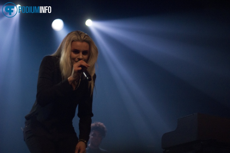 PVRIS op PVRIS - 10/05 - Melkweg foto