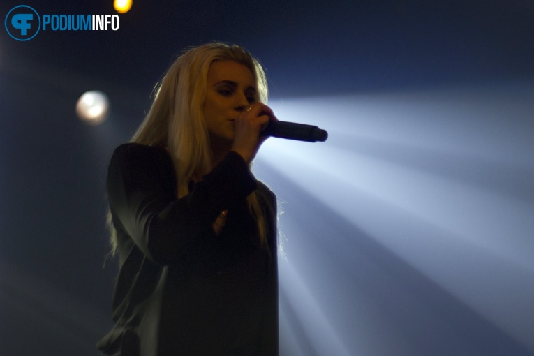 PVRIS op PVRIS - 10/05 - Melkweg foto