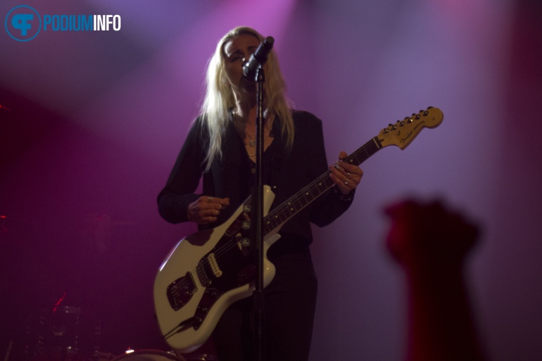 PVRIS op PVRIS - 10/05 - Melkweg foto