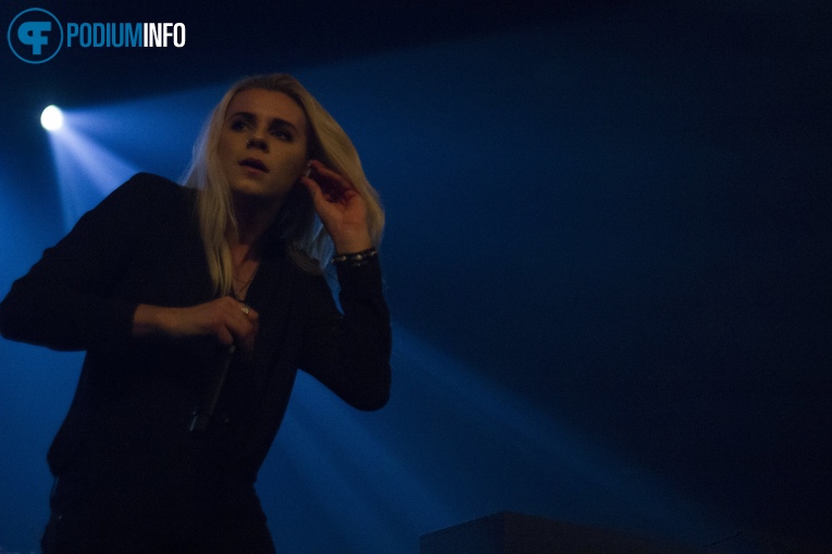 PVRIS op PVRIS - 10/05 - Melkweg foto