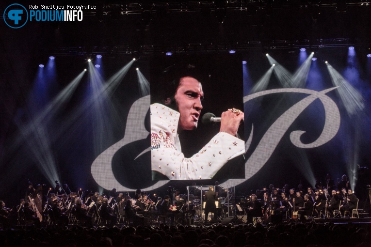 Royal Philharmonic Concert Orchestra op Elvis in Concert - 10/05 - Rotterdam Ahoy foto