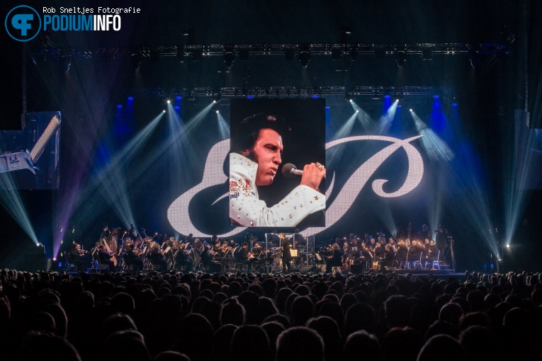 Royal Philharmonic Concert Orchestra op Elvis in Concert - 10/05 - Rotterdam Ahoy foto