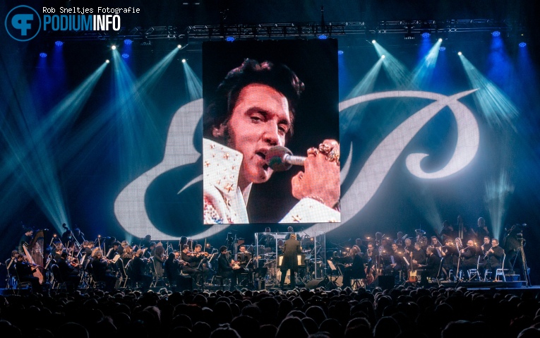 Royal Philharmonic Concert Orchestra op Elvis in Concert - 10/05 - Rotterdam Ahoy foto