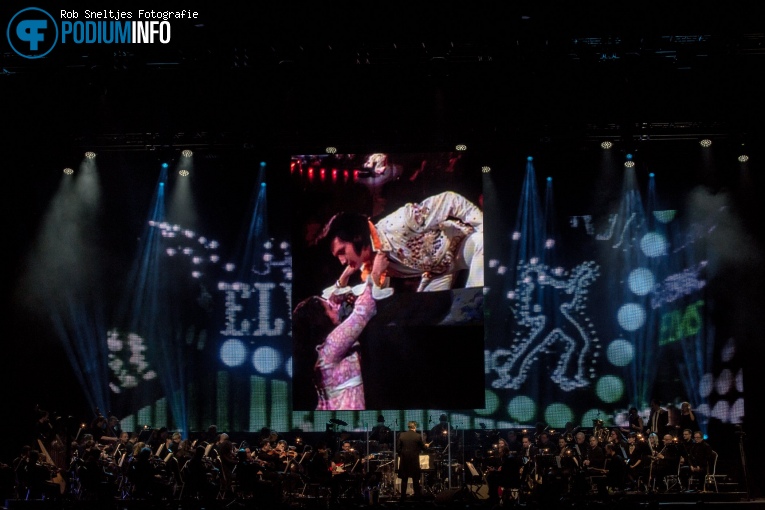 Royal Philharmonic Concert Orchestra op Elvis in Concert - 10/05 - Rotterdam Ahoy foto