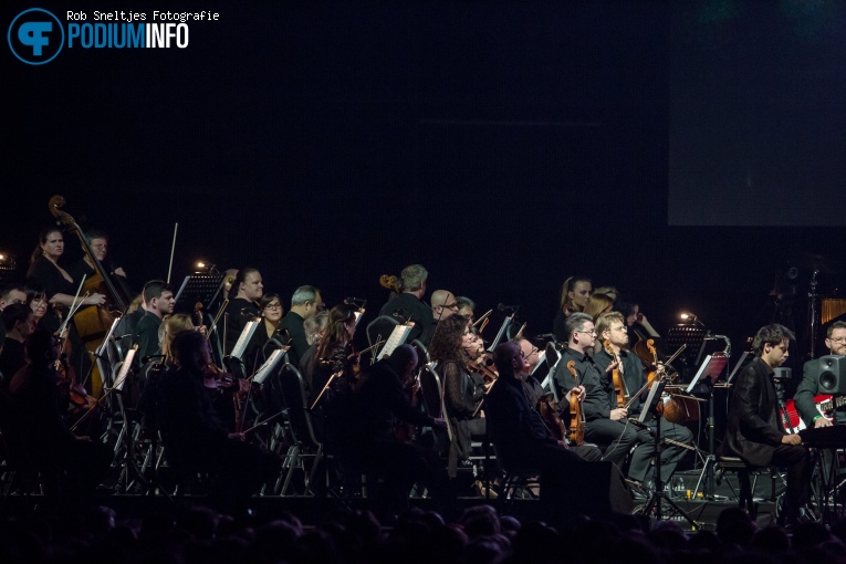 Royal Philharmonic Concert Orchestra op Elvis in Concert - 10/05 - Rotterdam Ahoy foto