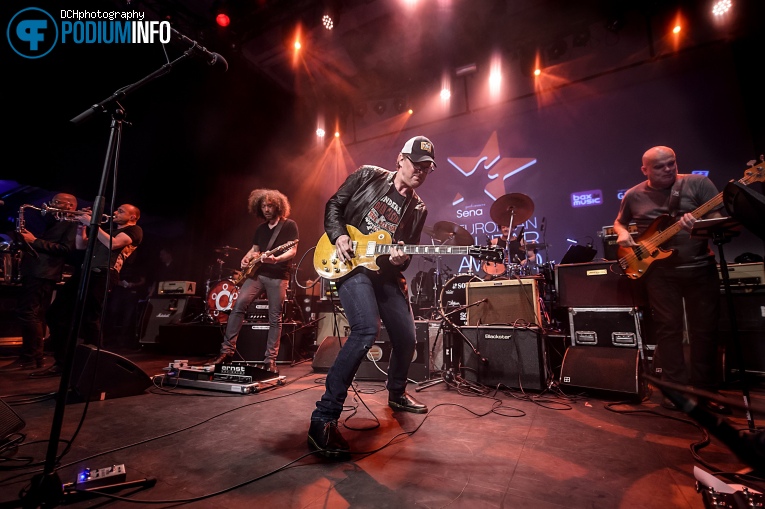 Foto Joe Bonamassa op Sena Performers European Guitar Award - 21/05 - Gebouw T
