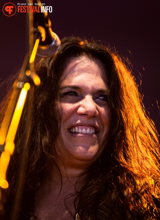 Sari Schorr & The Engine Room op Ribs & Blues 2017 foto