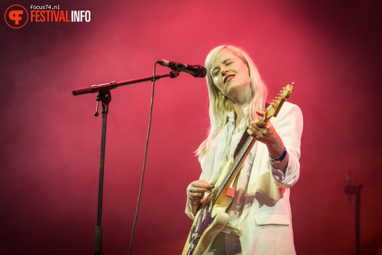 Amber Arcades op Best Kept Secret 2017 - Vrijdag foto