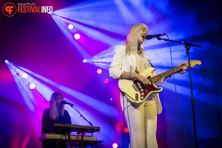 Amber Arcades op Best Kept Secret 2017 - Vrijdag foto