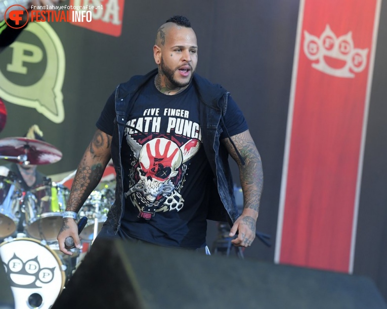 Five Finger Death Punch op Graspop Metal Meeting 2017 foto