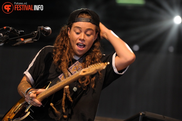 Tash Sultana op Down The Rabbit Hole 2017 - Vrijdag foto