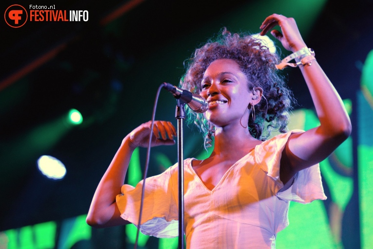 Izzy Bizu op Down The Rabbit Hole 2017 - Zaterdag foto