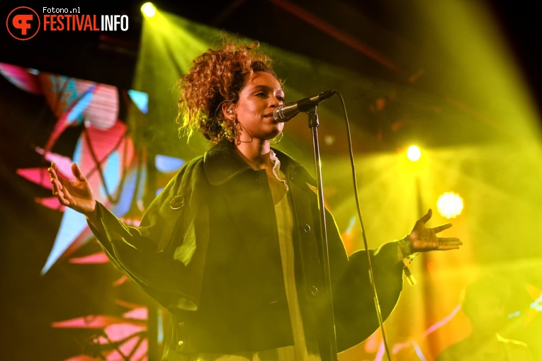 Izzy Bizu op Down The Rabbit Hole 2017 - Zaterdag foto