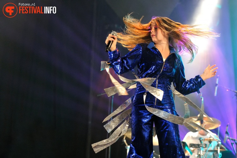 Maggie Rogers op Down The Rabbit Hole 2017 - Zondag foto