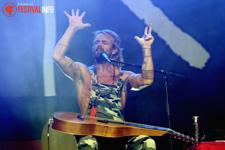 Xavier Rudd op Down The Rabbit Hole 2017 - Zondag foto