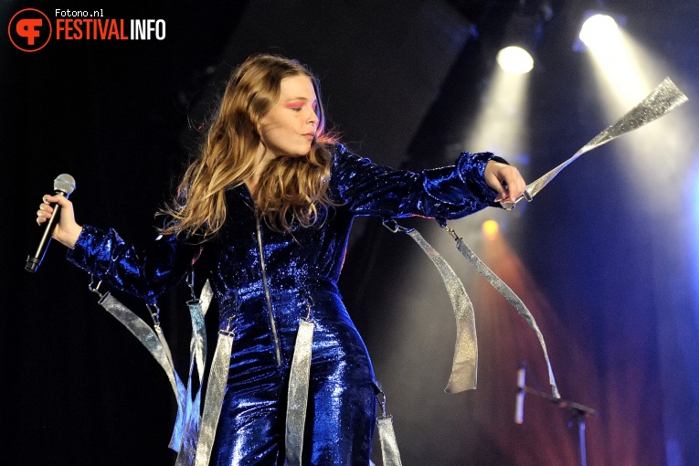 Maggie Rogers op Down The Rabbit Hole 2017 - Zondag foto