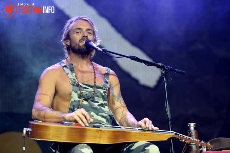 Xavier Rudd op Down The Rabbit Hole 2017 - Zondag foto