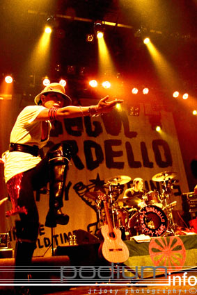 Gogol Bordello op Gogol Bordello - 13/11 - Melkweg foto