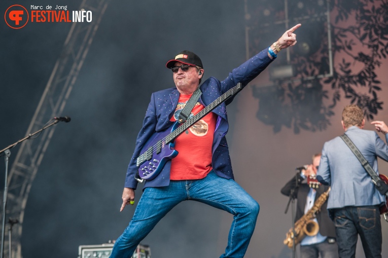 Level 42 op Night at the Park 2017 foto