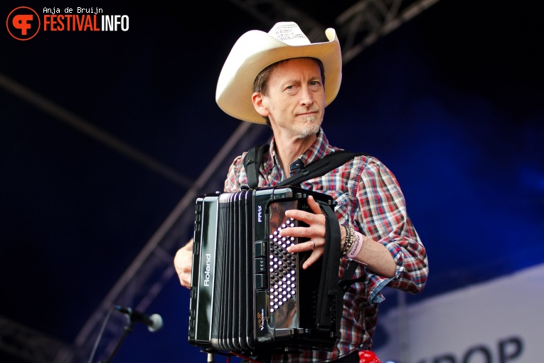 Los Pacaminos ft Paul Young op Parkpop 2017 foto