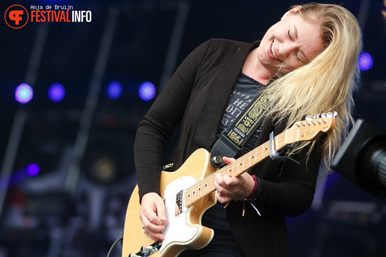 Joanne Shaw Taylor op Parkpop 2017 foto