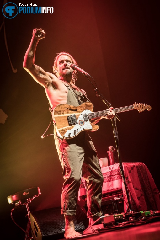 Xavier Rudd op Xavier Rudd - 26/06 - TivoliVredenburg foto