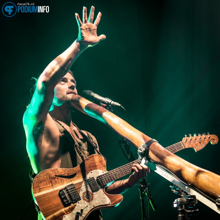 Xavier Rudd op Xavier Rudd - 26/06 - TivoliVredenburg foto