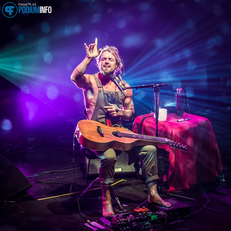 Xavier Rudd op Xavier Rudd - 26/06 - TivoliVredenburg foto