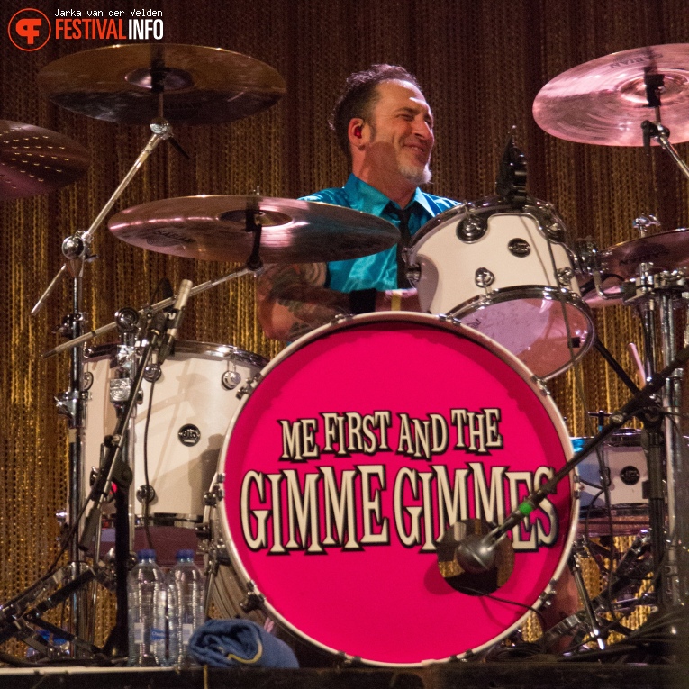 Me first and the Gimme Gimmes op Jera On Air 2017 - Zaterdag foto