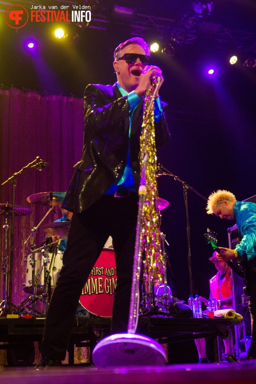 Me first and the Gimme Gimmes op Jera On Air 2017 - Zaterdag foto