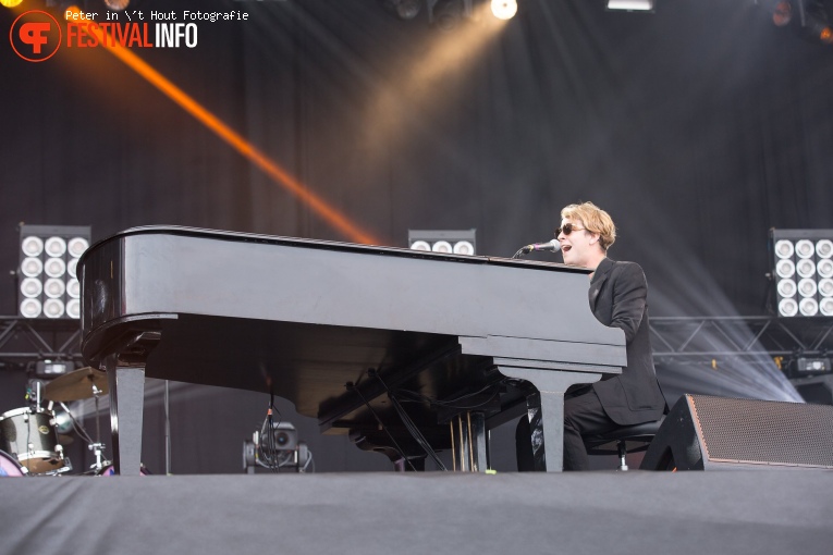 Tom Odell op Concert At Sea 2017 foto