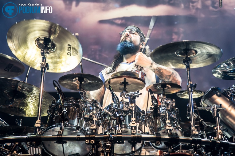 Mike Portnoy's Shattered Fortress op Mike Portnoy's Shattered Fortress - 06/07 - 013 foto