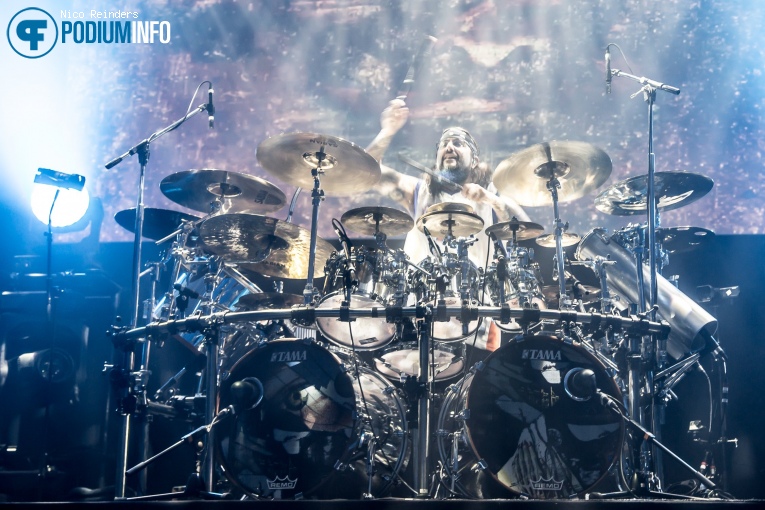 Mike Portnoy's Shattered Fortress op Mike Portnoy's Shattered Fortress - 06/07 - 013 foto