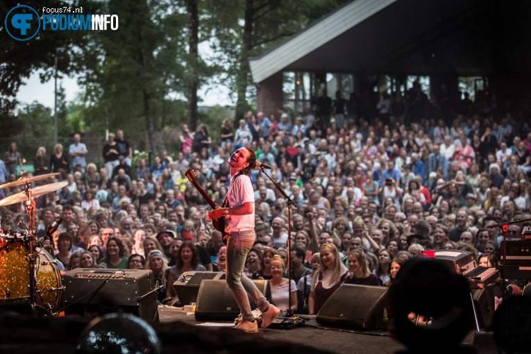 Jett Rebel op Metropool Open Air met Jett Rebel - 08/07 - Openluchttheater Hertme foto