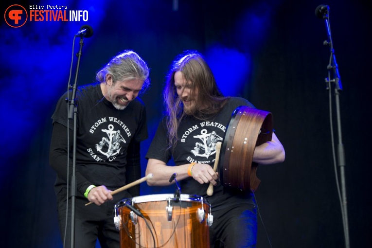 Storm Weather Shanty Choir op Træna festival 2017 foto