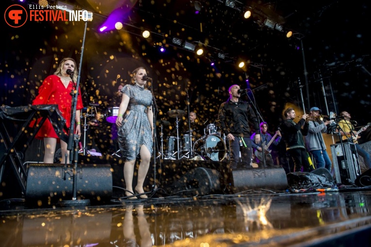 Que Duh Ska op Træna festival 2017 foto