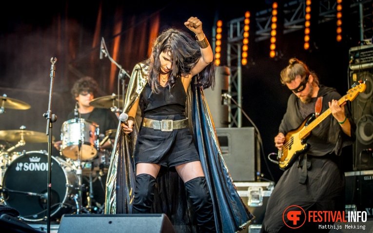 Gaye Su Akyol op Valkhof Festival 2017 foto