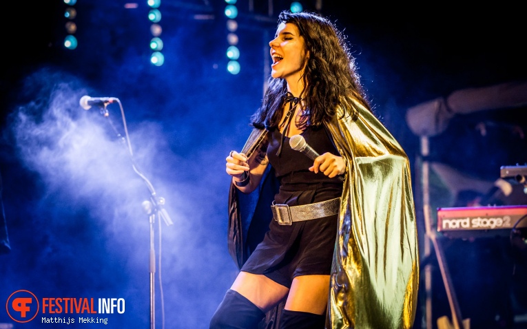 Gaye Su Akyol op Valkhof Festival 2017 foto