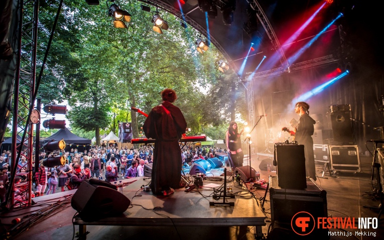 Gaye Su Akyol op Valkhof Festival 2017 foto